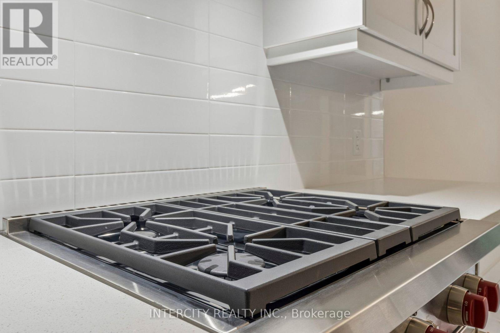 15 GARRIOCK HALL AVENUE - 25