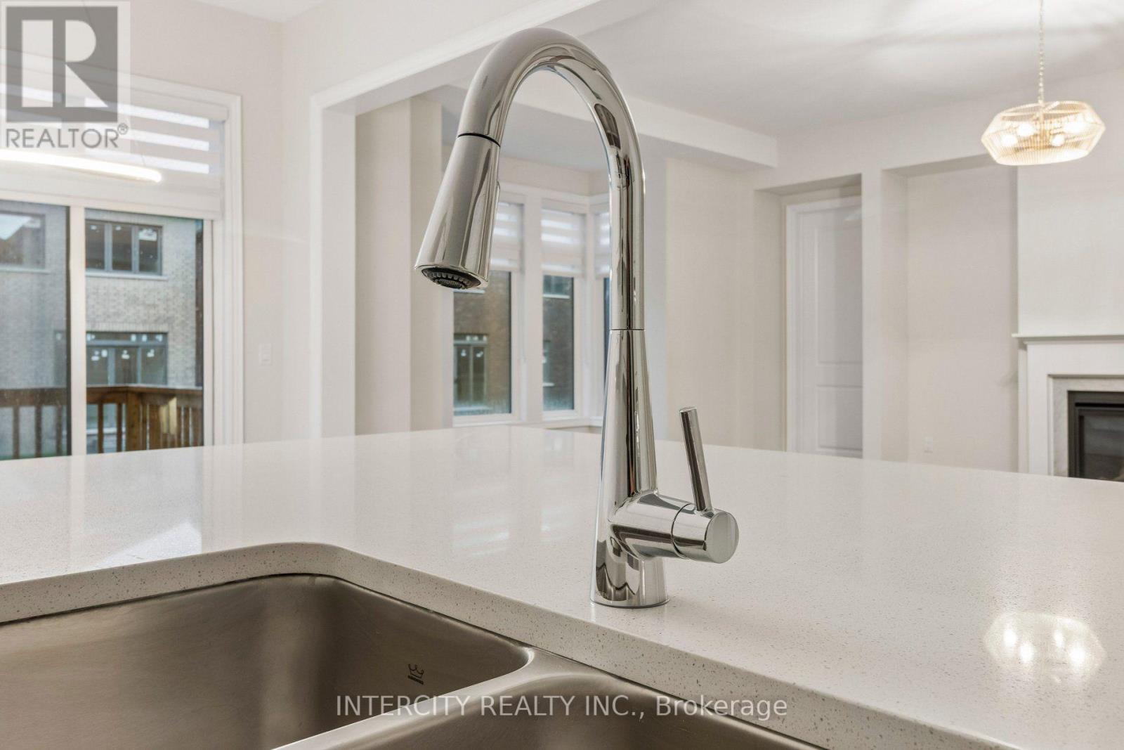 15 GARRIOCK HALL AVENUE - 27