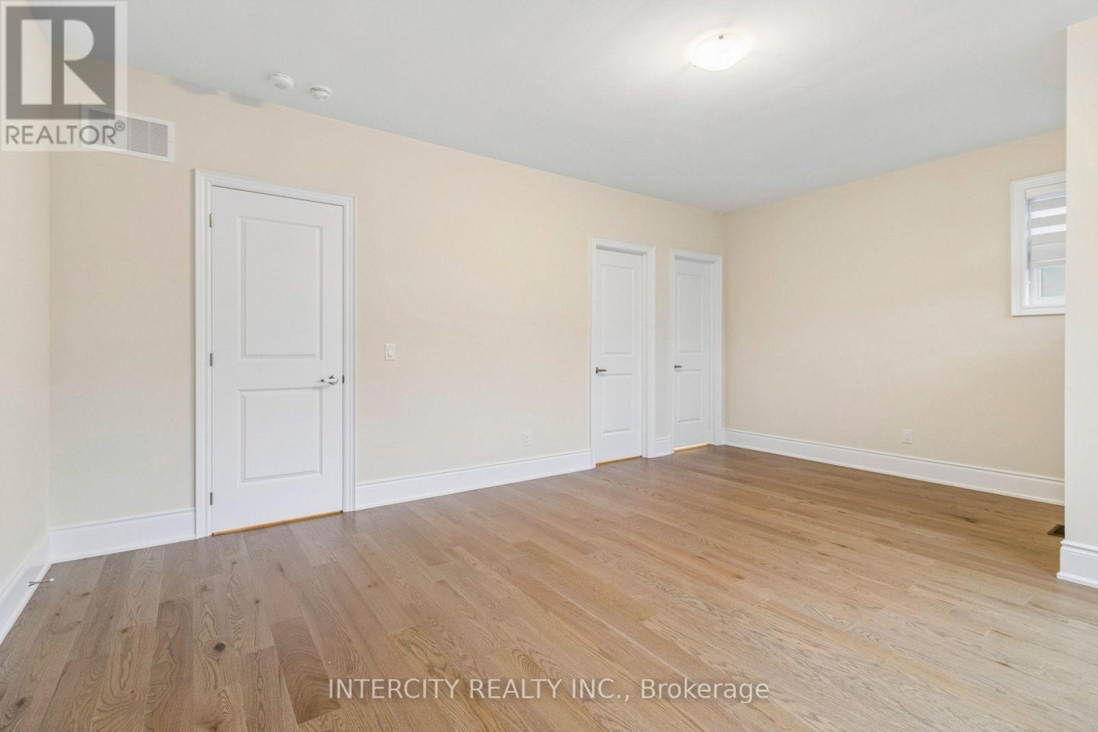 15 GARRIOCK HALL AVENUE - 29