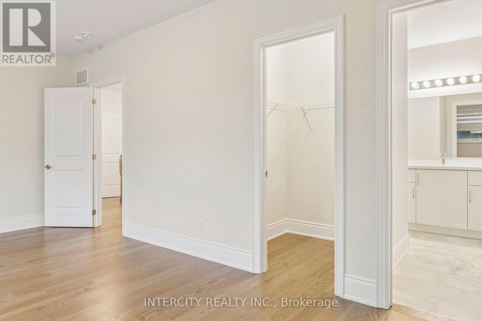 15 GARRIOCK HALL AVENUE - 31