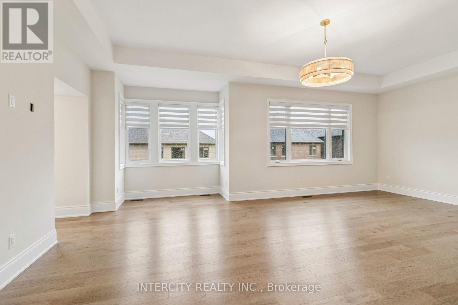 15 GARRIOCK HALL AVENUE - 37
