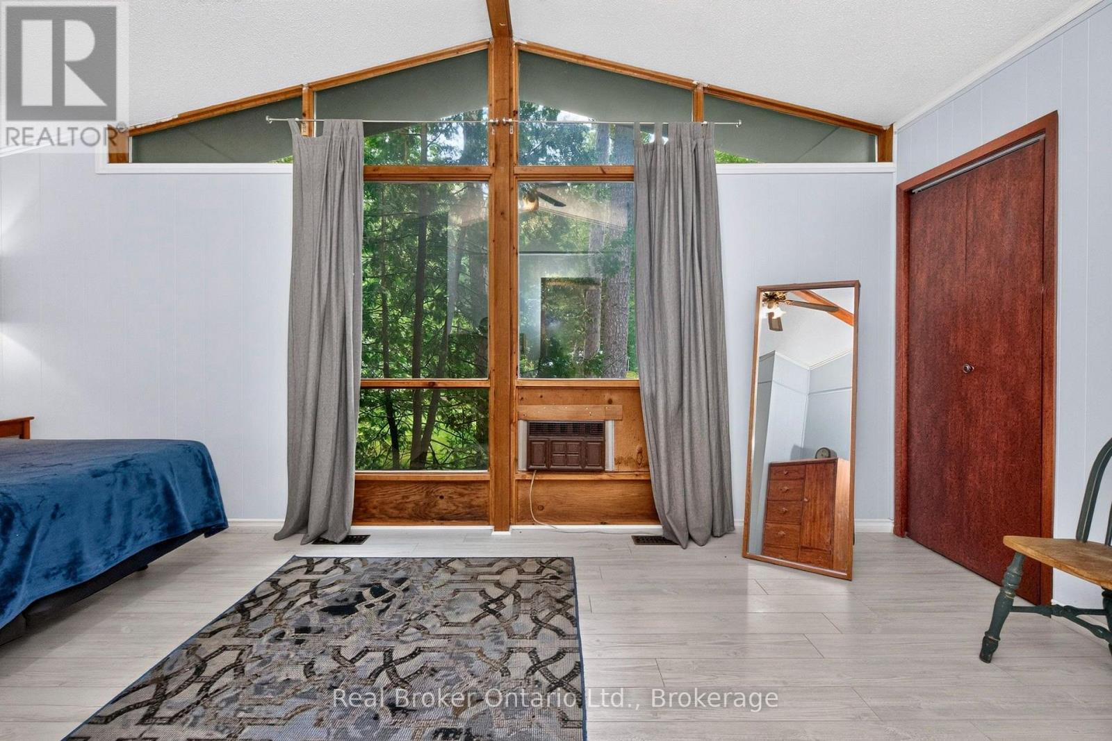 24 FERNANNE DRIVE - 21