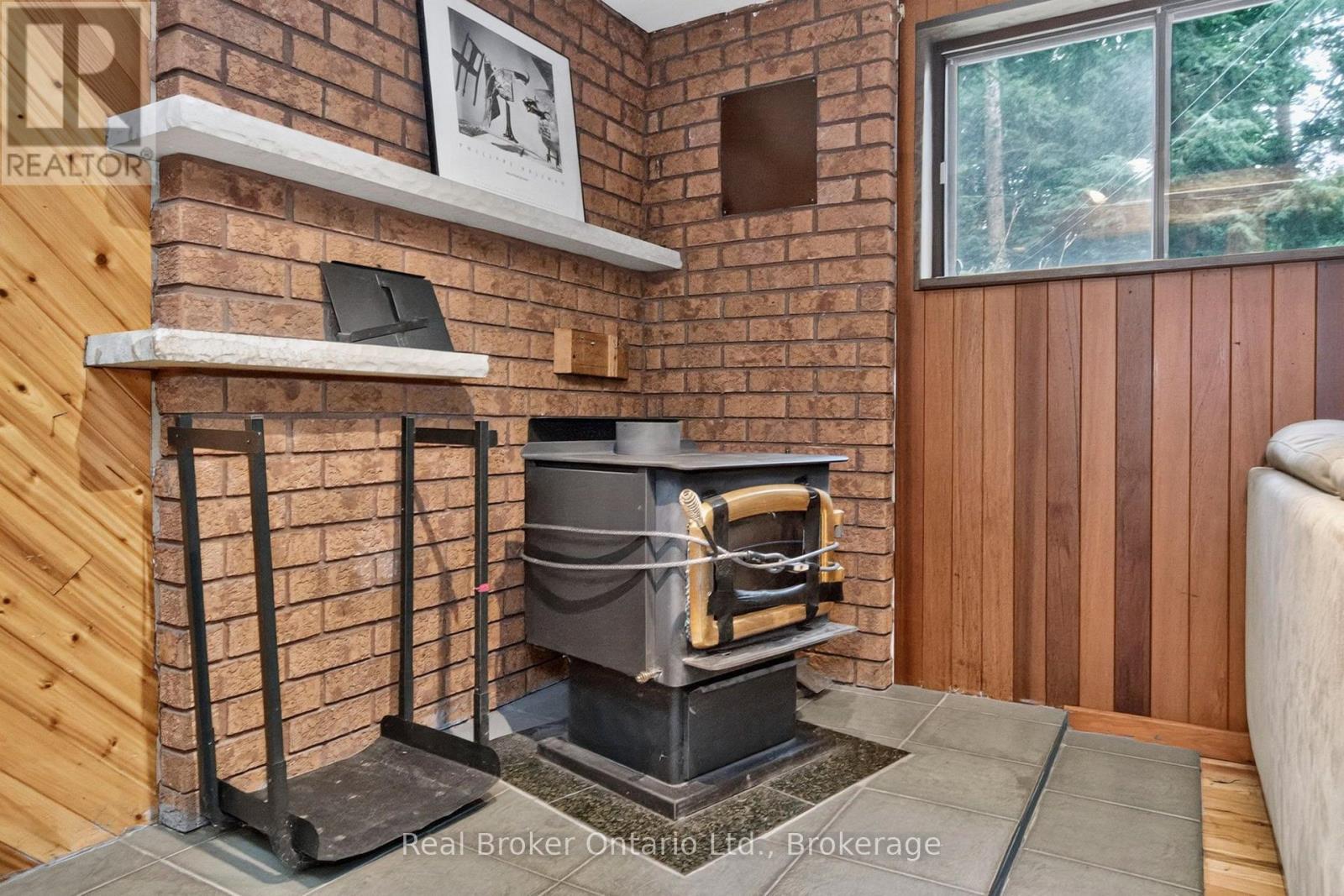 24 FERNANNE DRIVE - 31