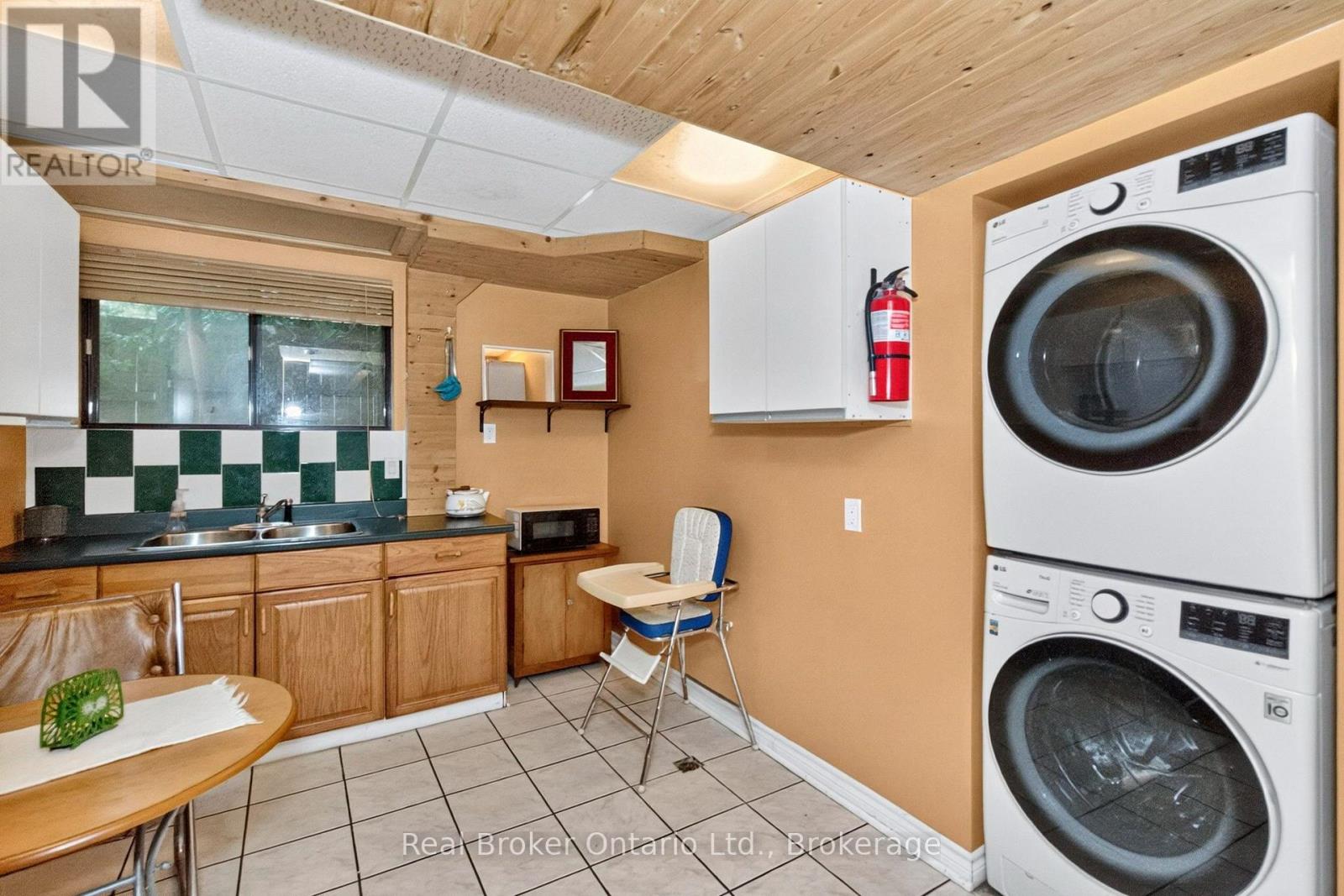24 FERNANNE DRIVE - 35