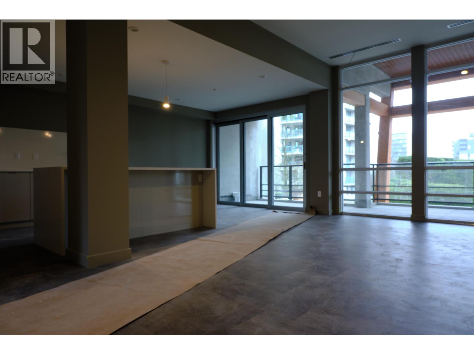 203 108 E 8TH STREET, North Vancouver