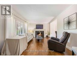 11 Duval Drive, Toronto, ON M6L2J9 Photo 8