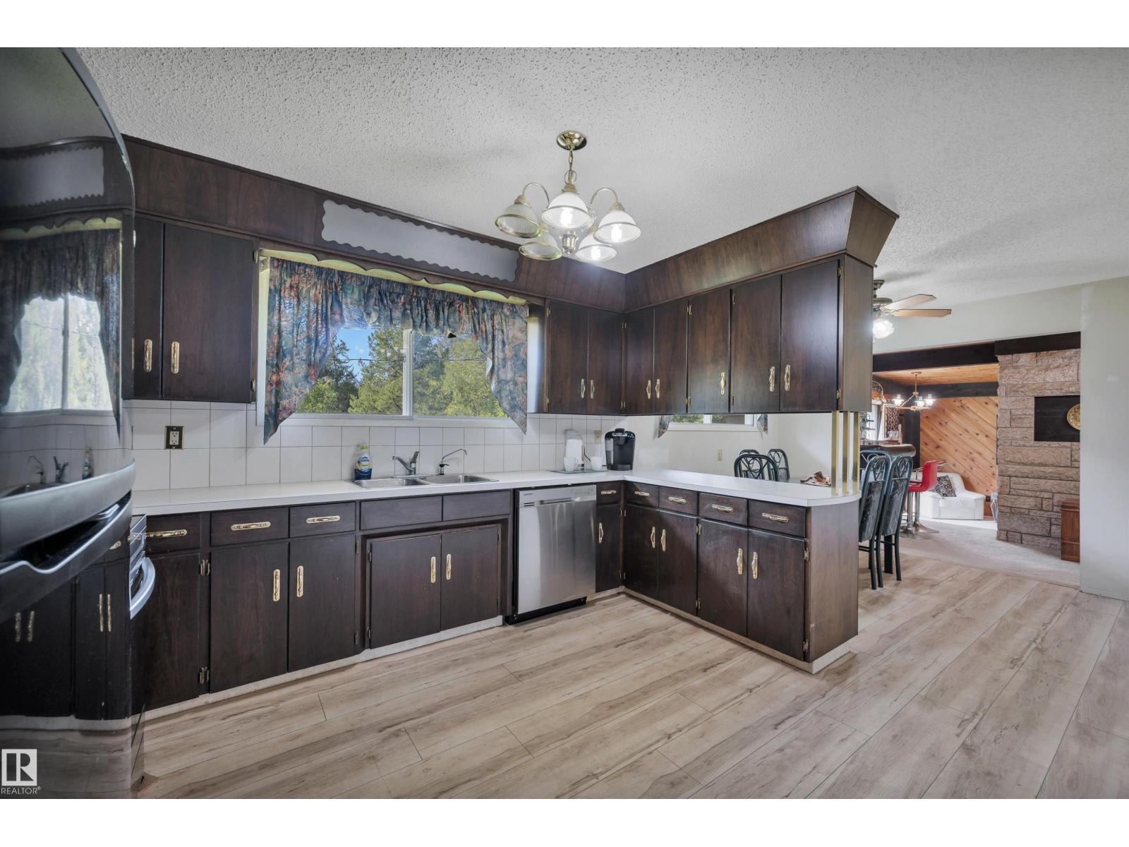 #109 52312 RGE ROAD 223 - 18