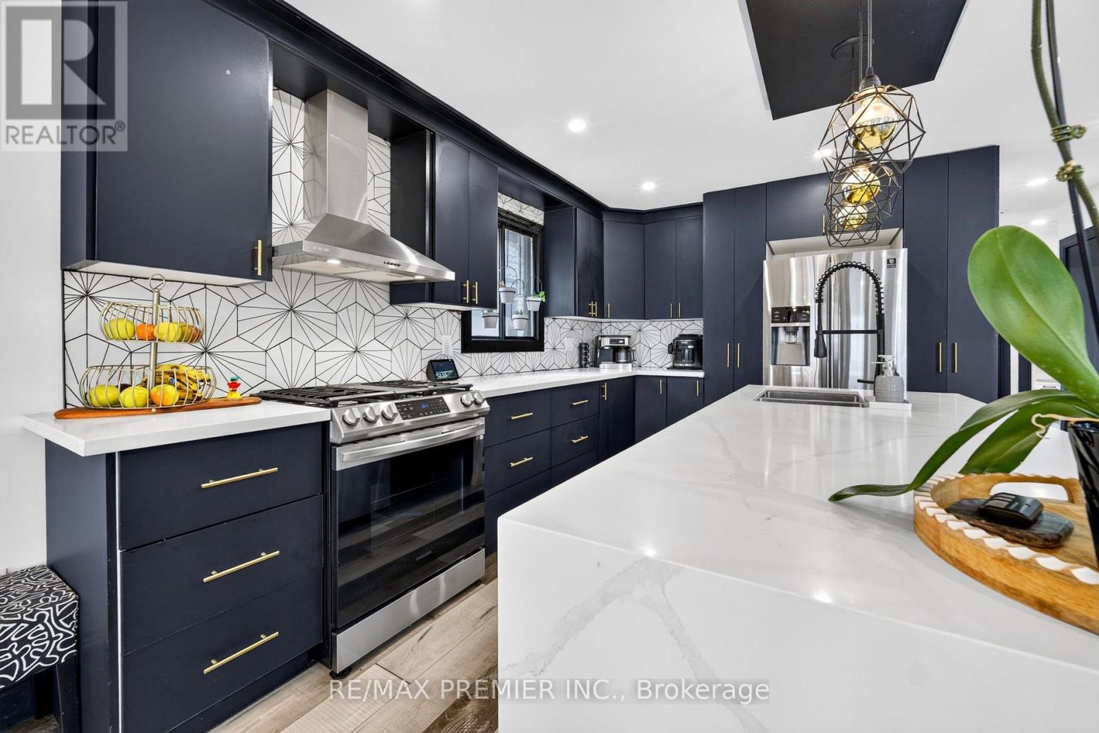 344 QUEENSDALE AVENUE - 14