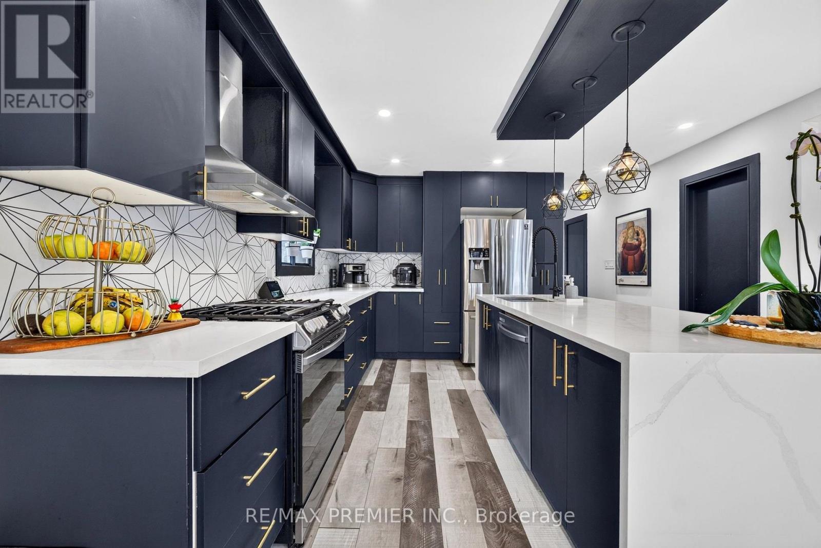 344 QUEENSDALE AVENUE - 15