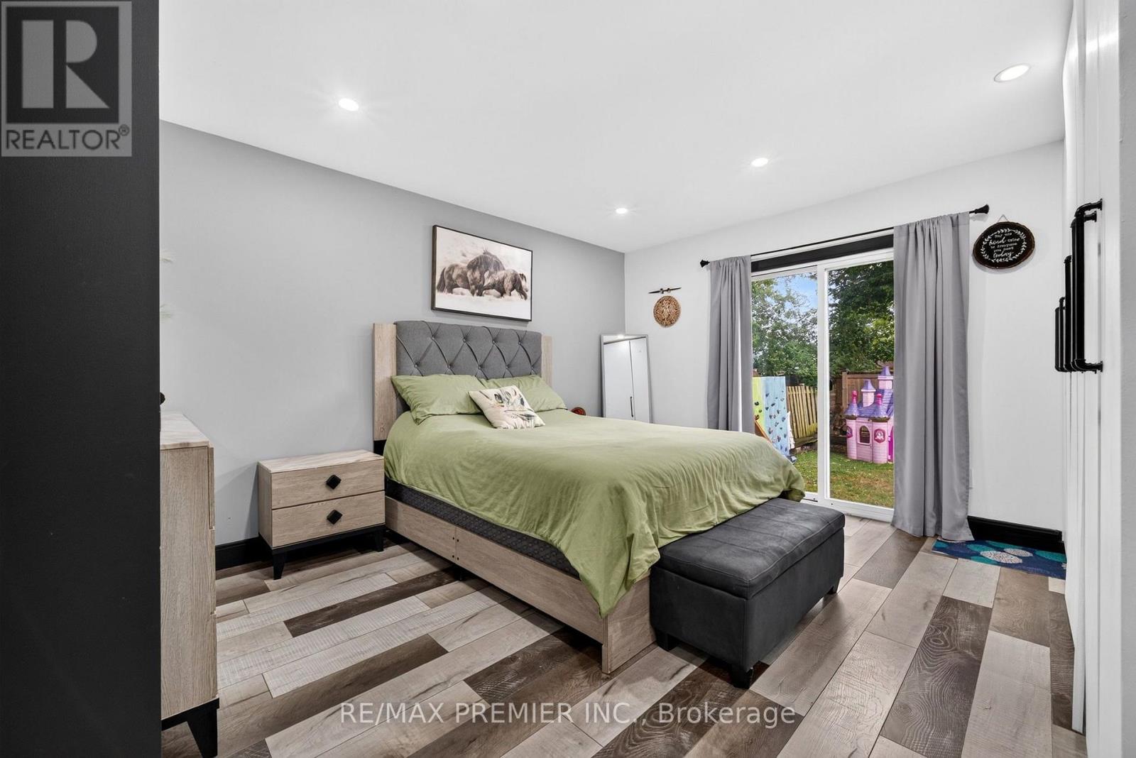 344 QUEENSDALE AVENUE - 18