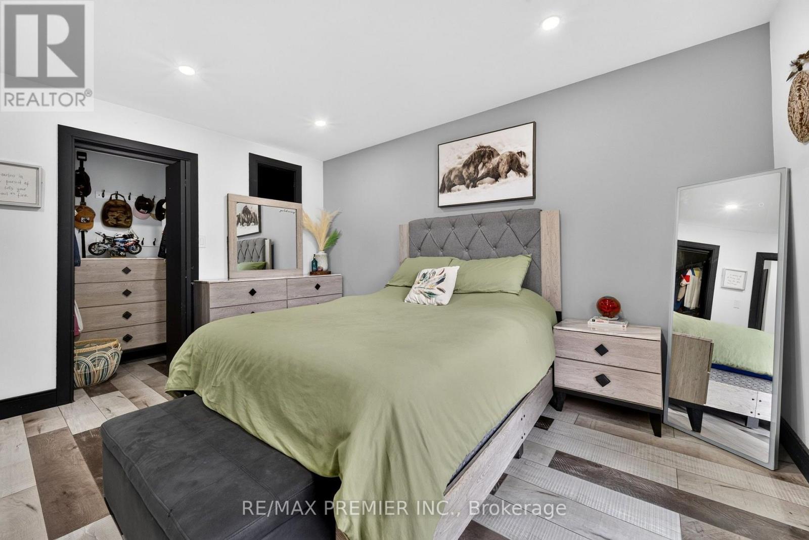 344 QUEENSDALE AVENUE - 19