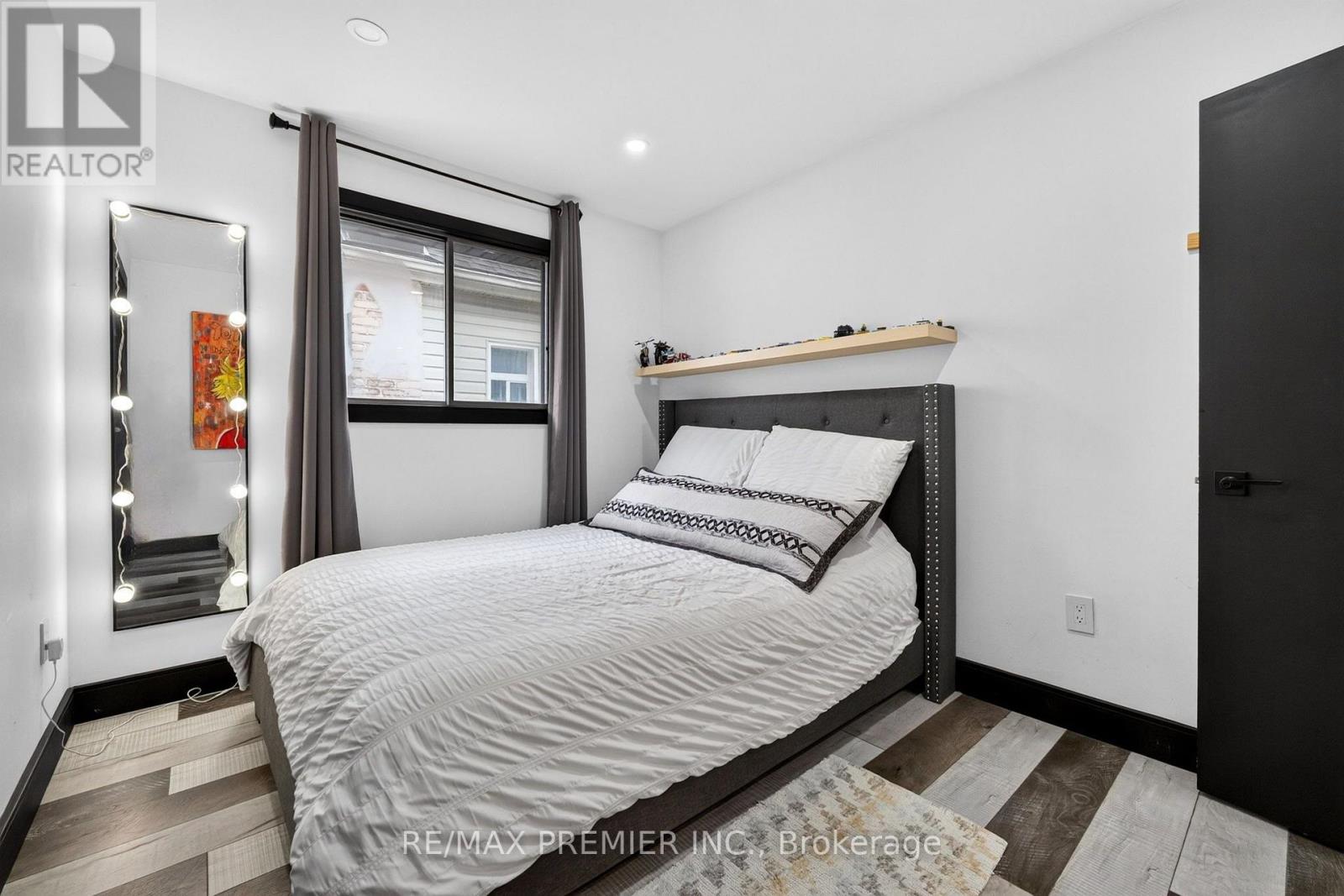 344 QUEENSDALE AVENUE - 21