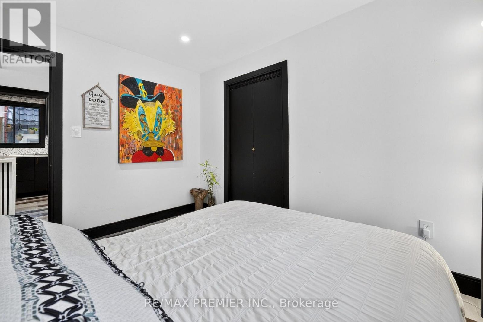 344 QUEENSDALE AVENUE - 22