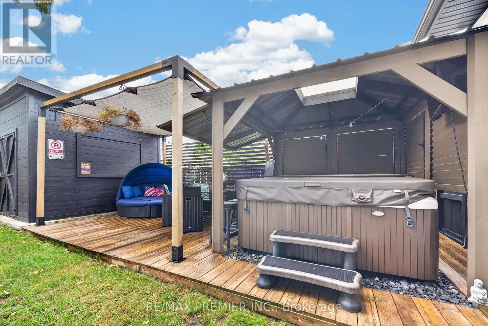344 QUEENSDALE AVENUE - 27