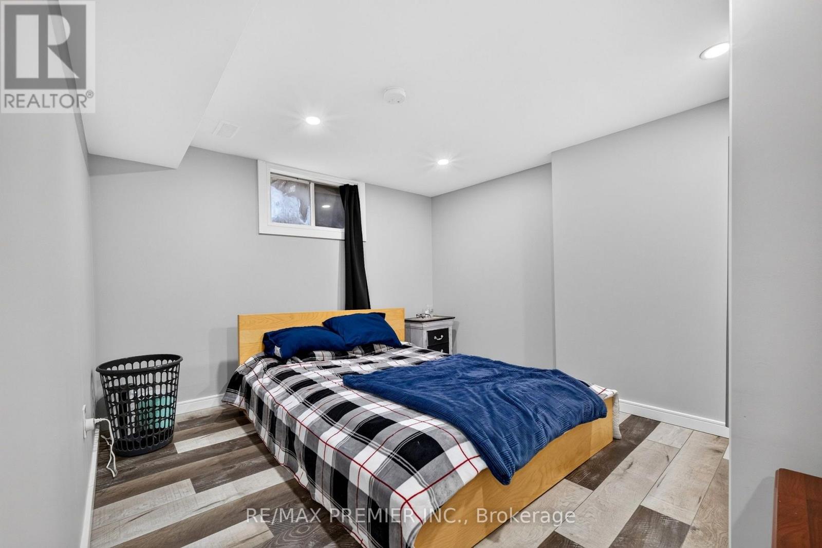 344 QUEENSDALE AVENUE - 31