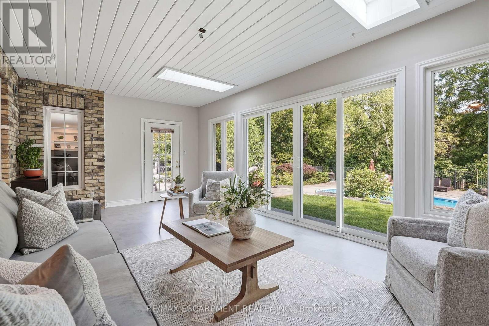 48 WOODEND DRIVE - 22