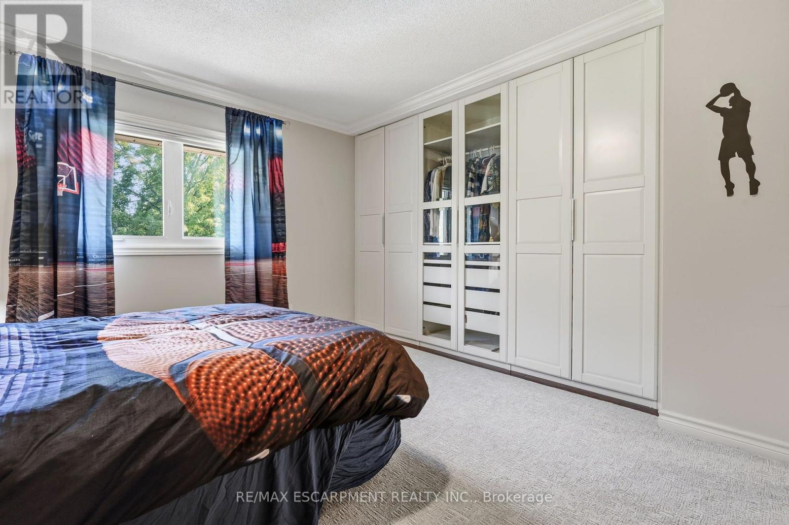 48 WOODEND DRIVE - 33