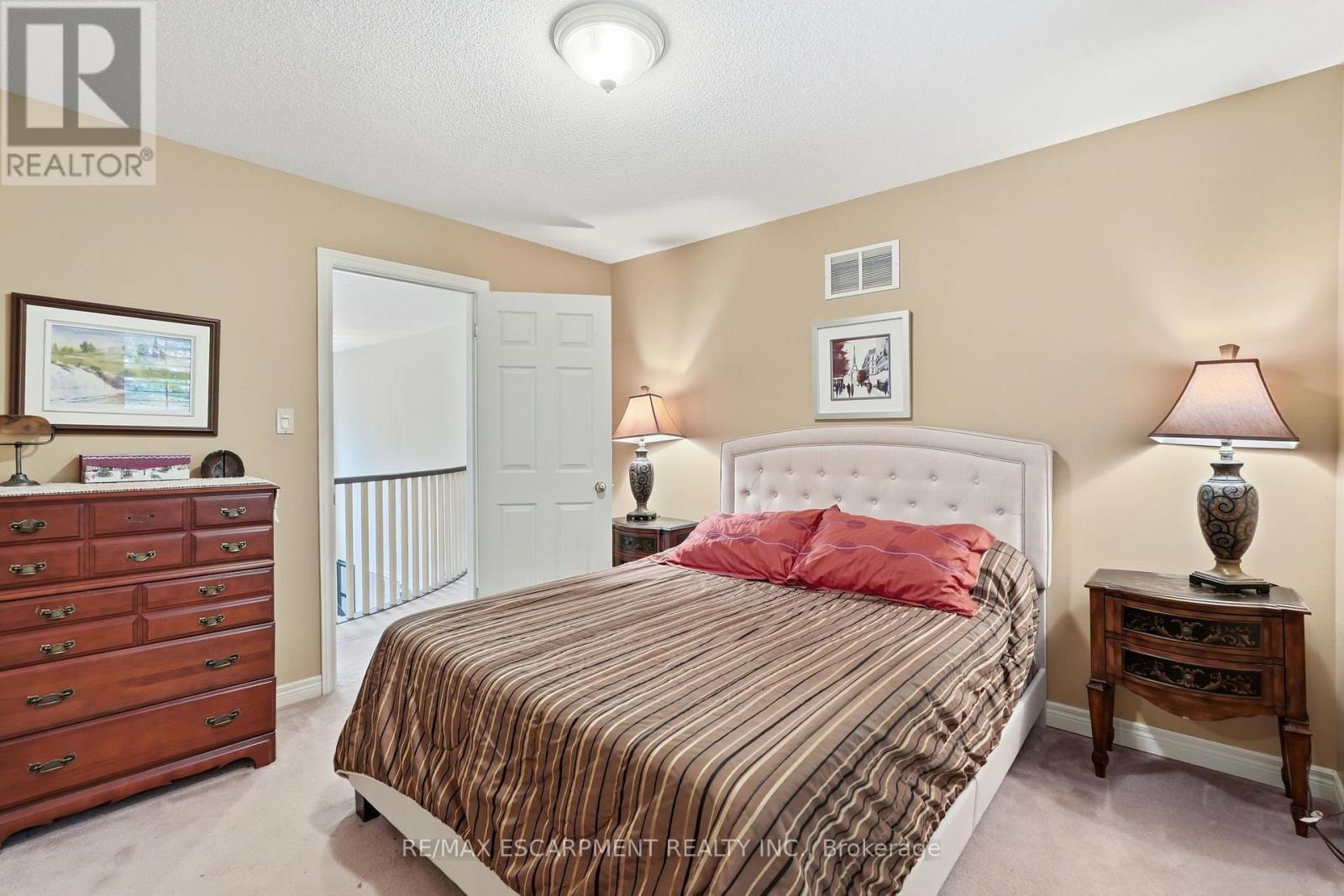73 RICHMOND CRESCENT - 29