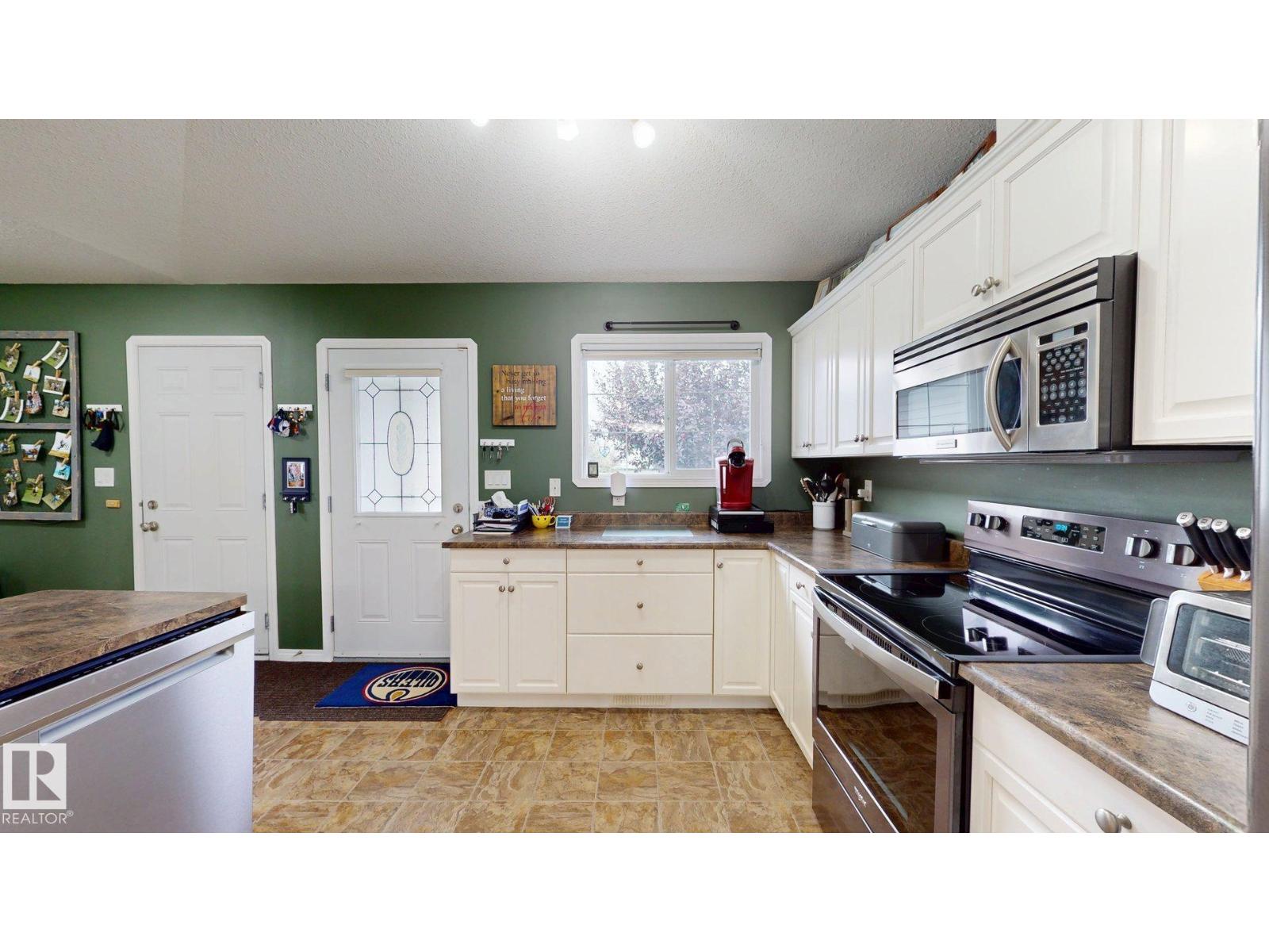 11 4651 Madsen AV - 13