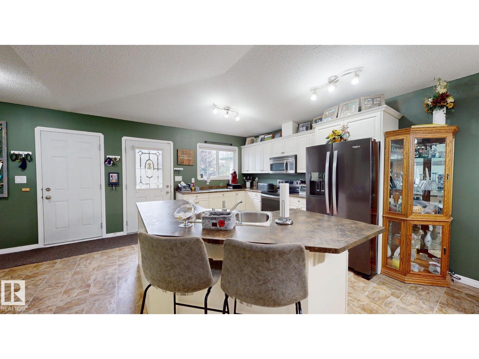 11 4651 Madsen AV - 15