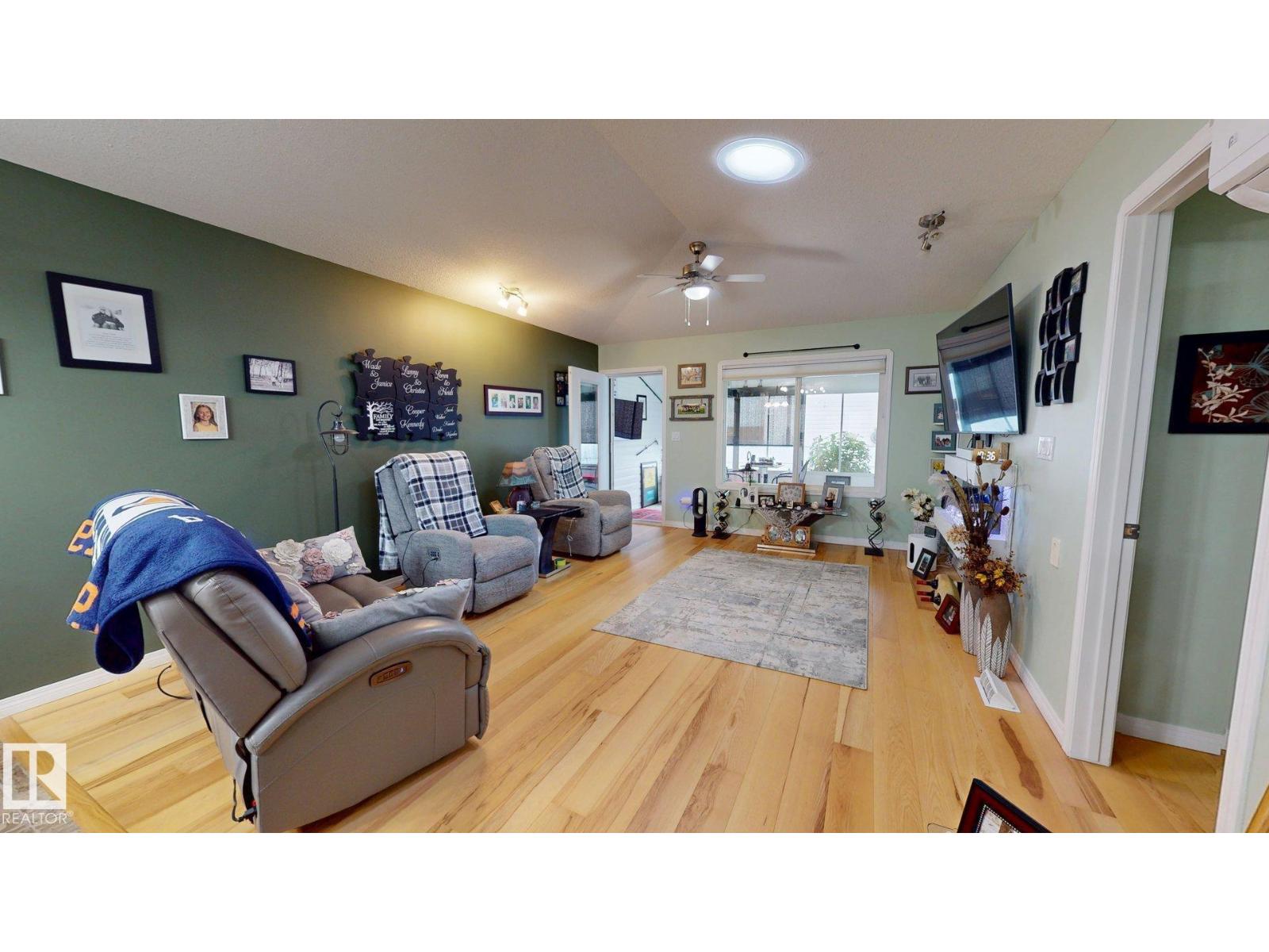 11 4651 Madsen AV - 18