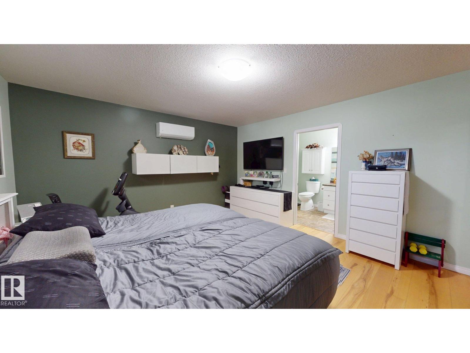 11 4651 Madsen AV - 22