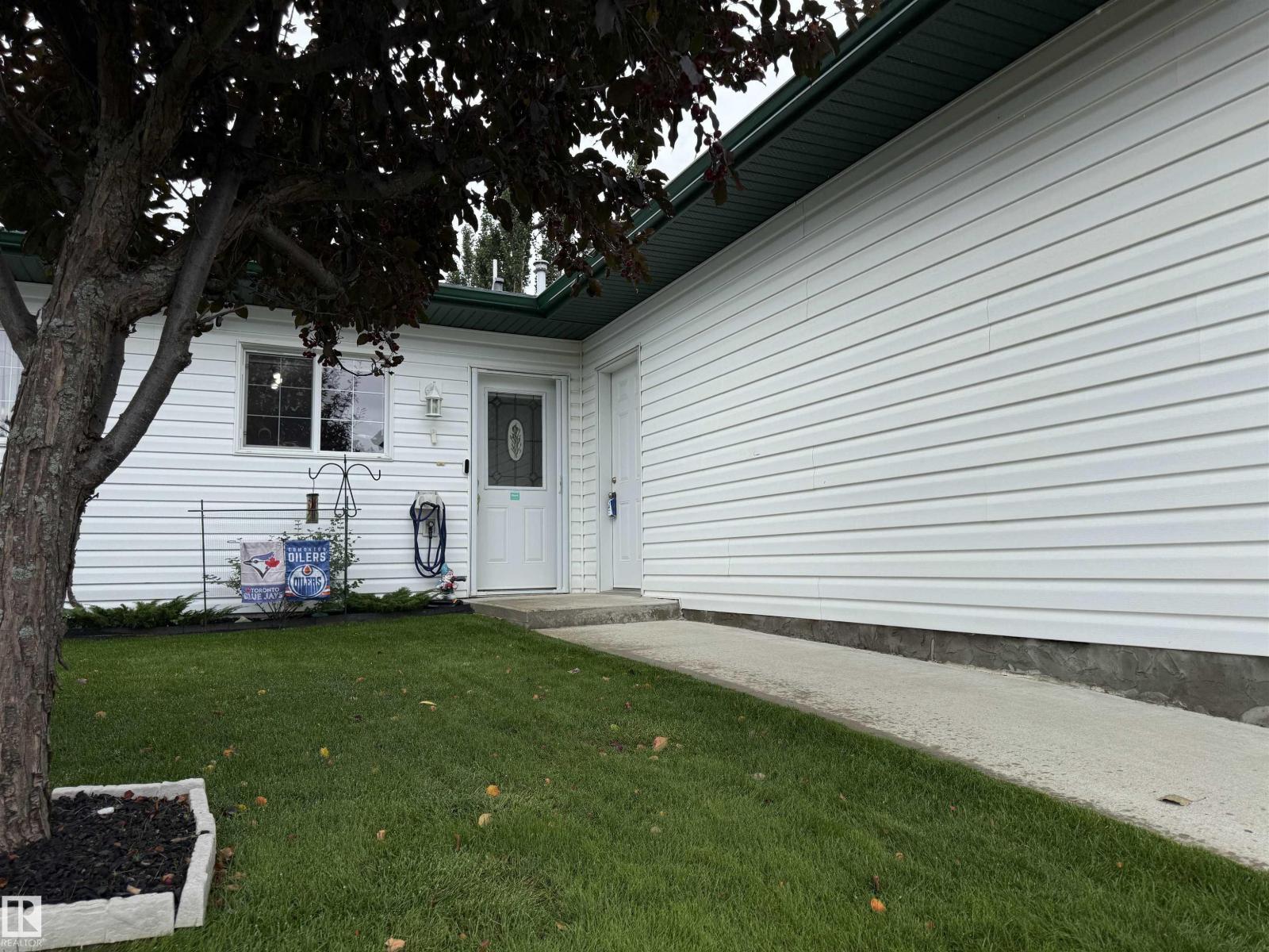 11 4651 Madsen AV - 3