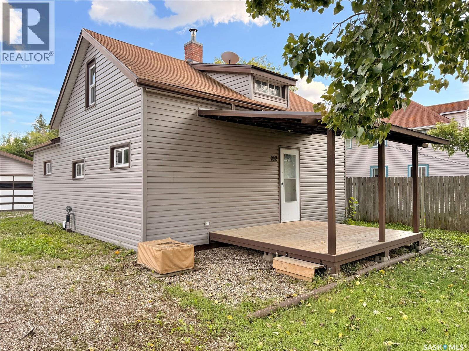 102 Oronsay STREET, Colonsay — photo 2
