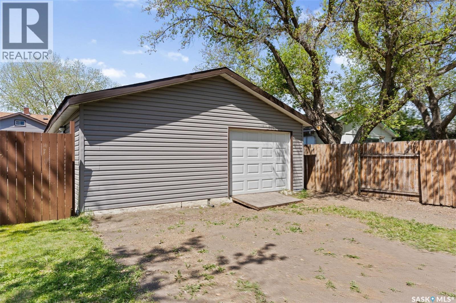 102 Oronsay STREET - Image 32
