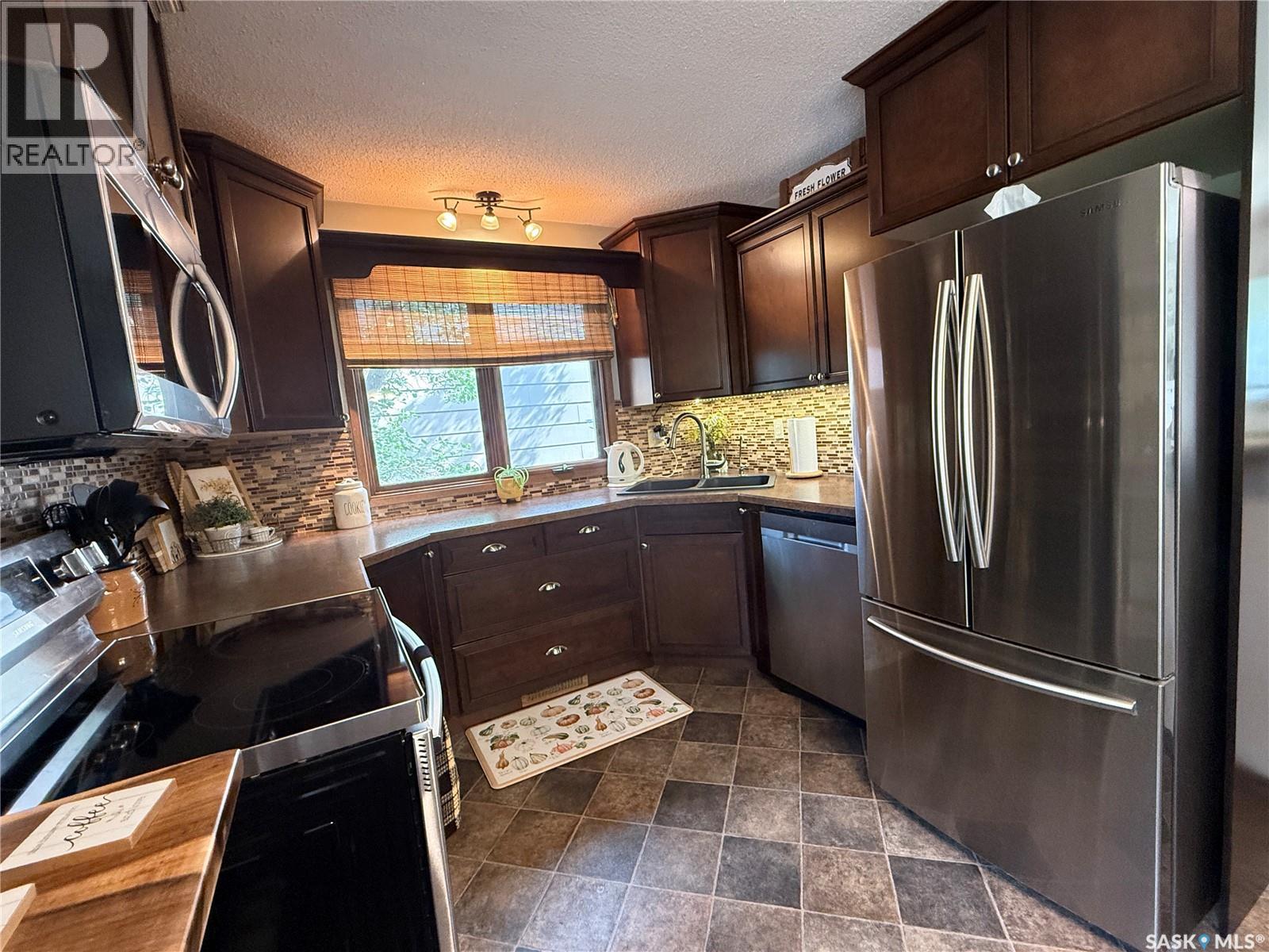 1709 Eaglesham AVENUE - 14