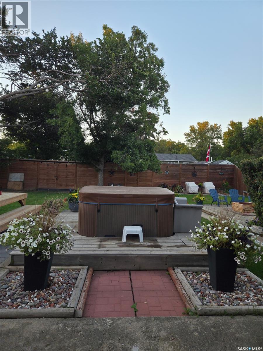 1709 Eaglesham AVENUE - 27