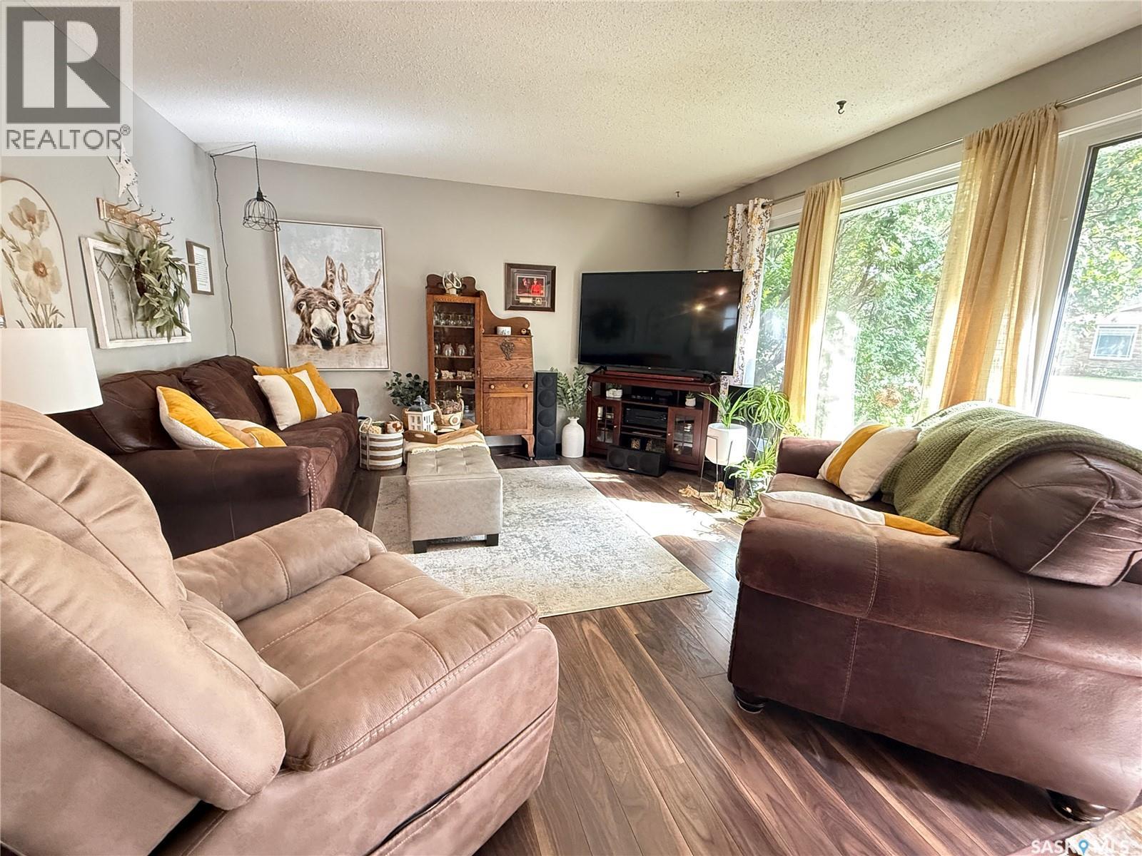 1709 Eaglesham AVENUE - 3
