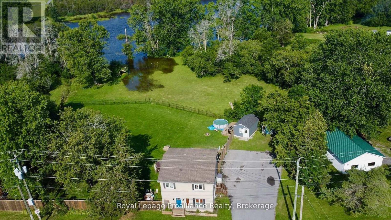 465 CANNIFTON ROAD, Belleville (Thurlow Ward) — photo 2