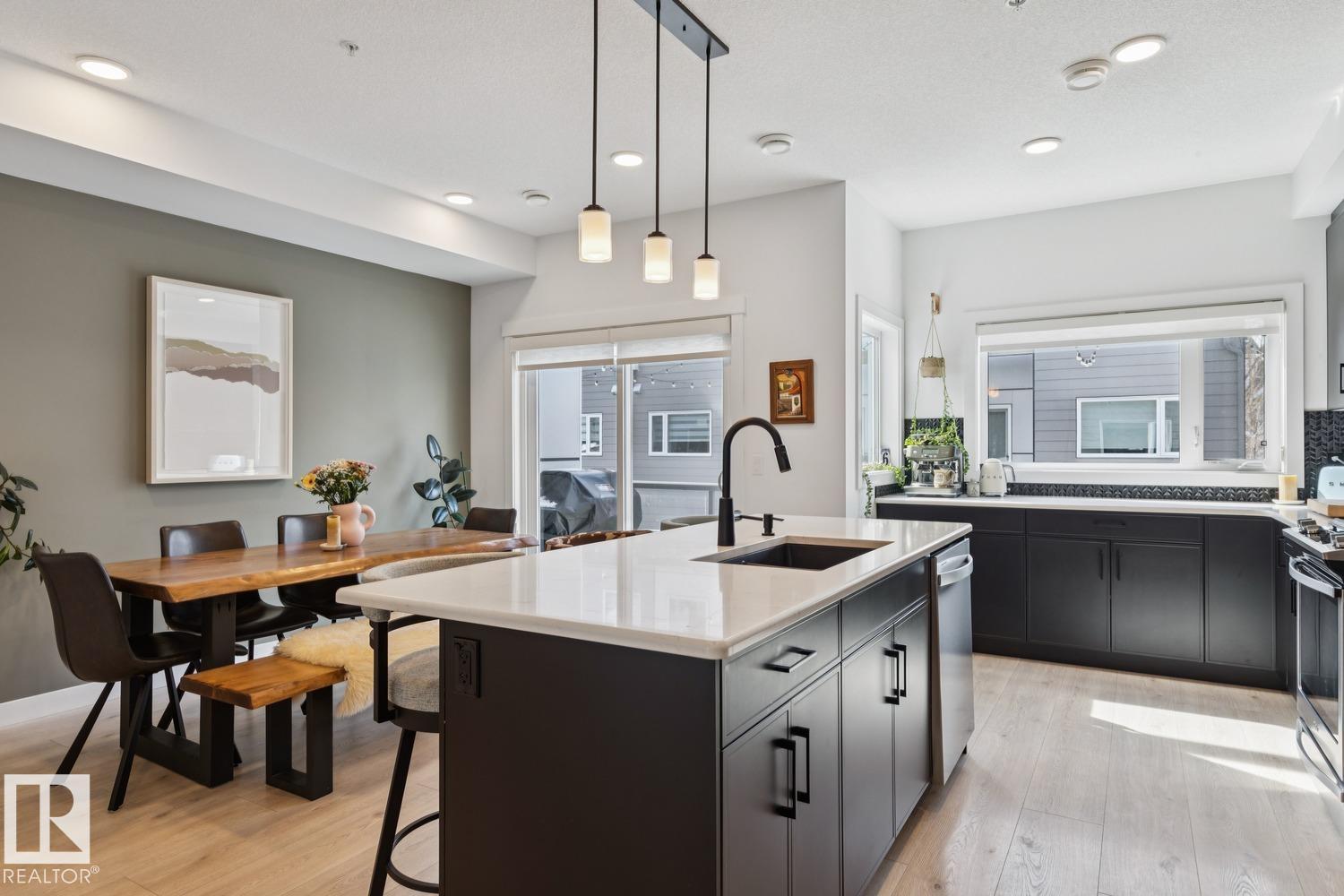 #6 9745 92 ST NW - 17