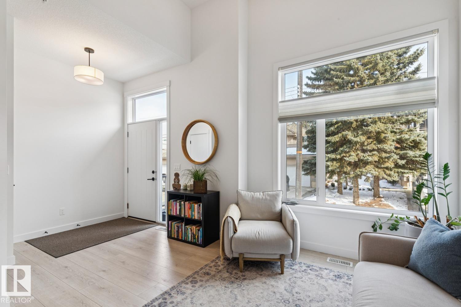 #6 9745 92 ST NW - 6