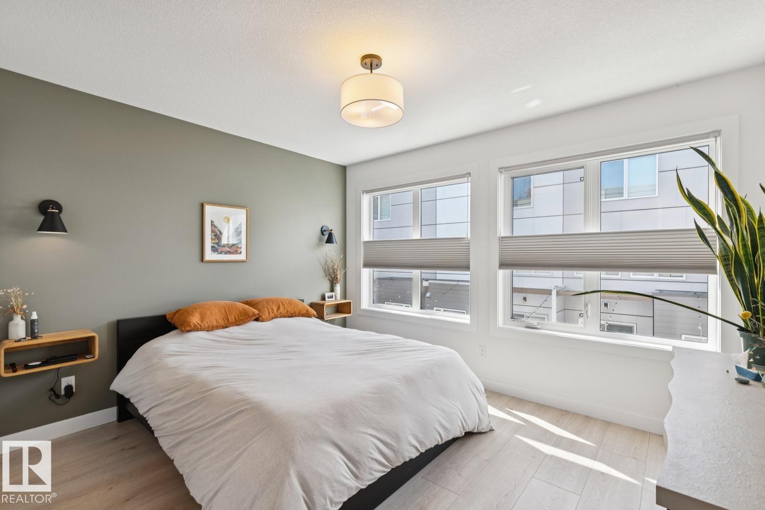 #6 9745 92 ST NW - 26
