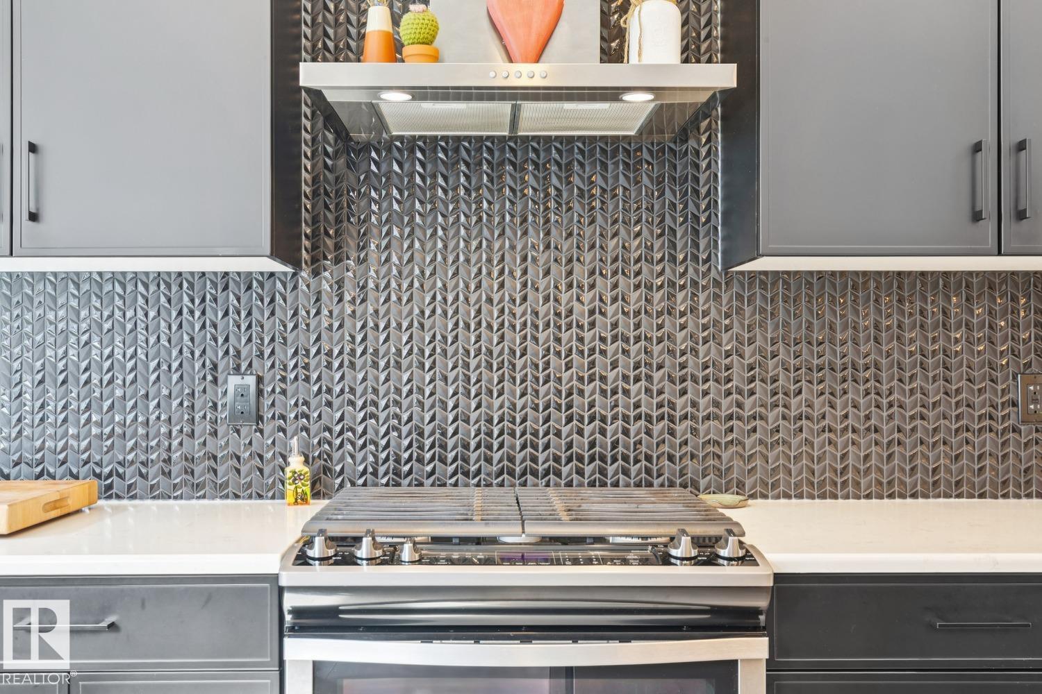 #6 9745 92 ST NW - 13
