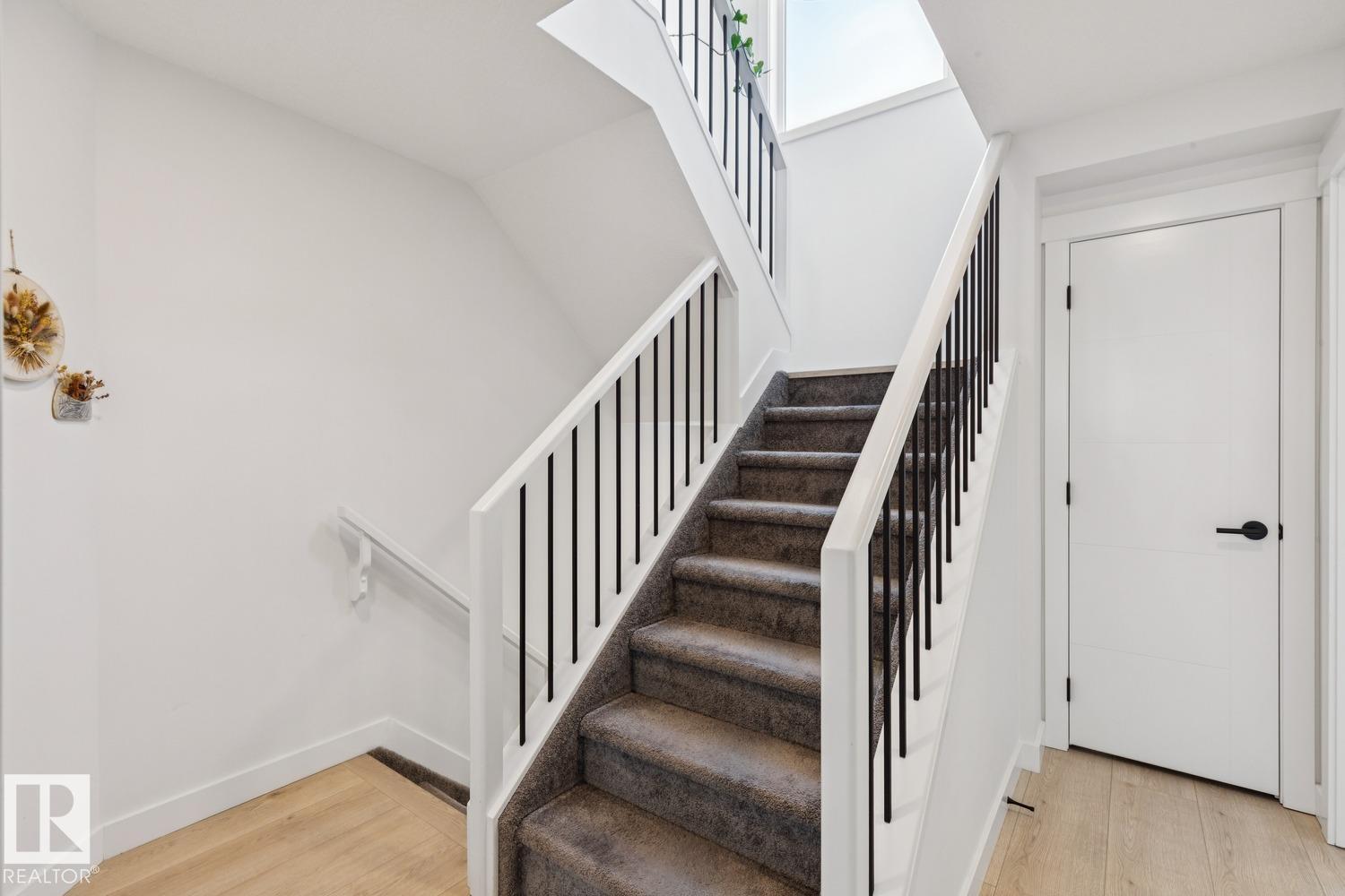 #6 9745 92 ST NW - 22