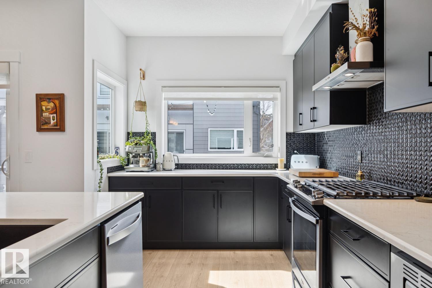#6 9745 92 ST NW - 18