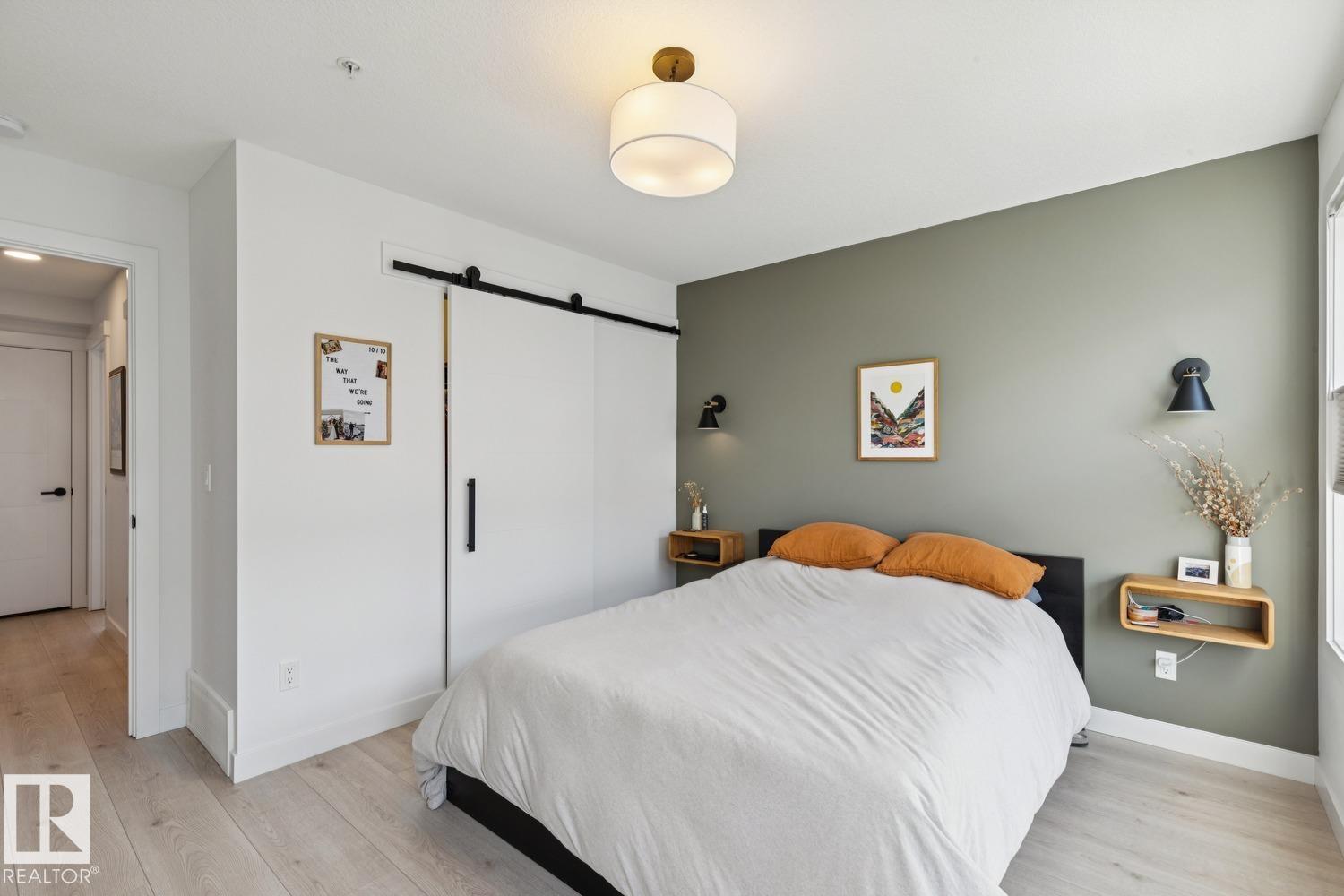 #6 9745 92 ST NW - 27