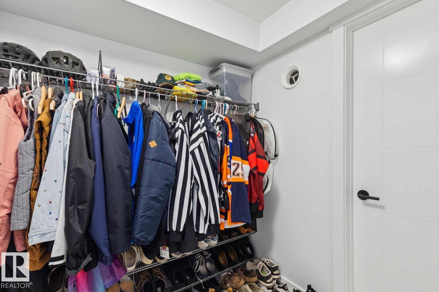 #6 9745 92 ST NW - 39