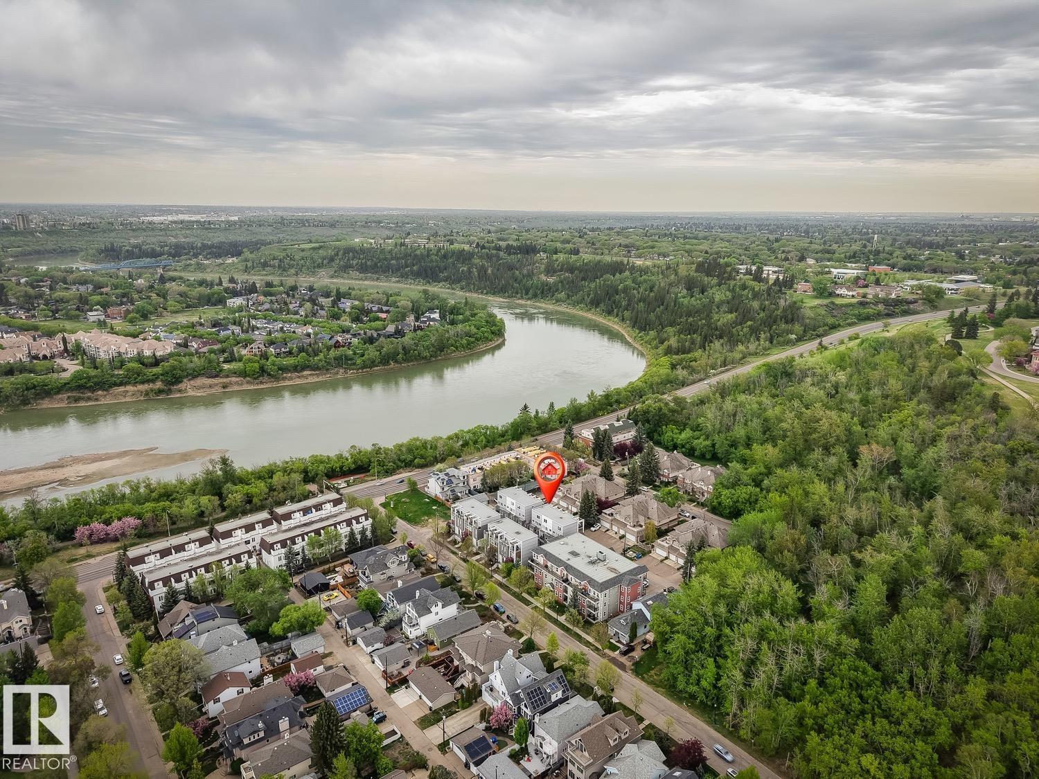 #6 9745 92 ST NW - 52