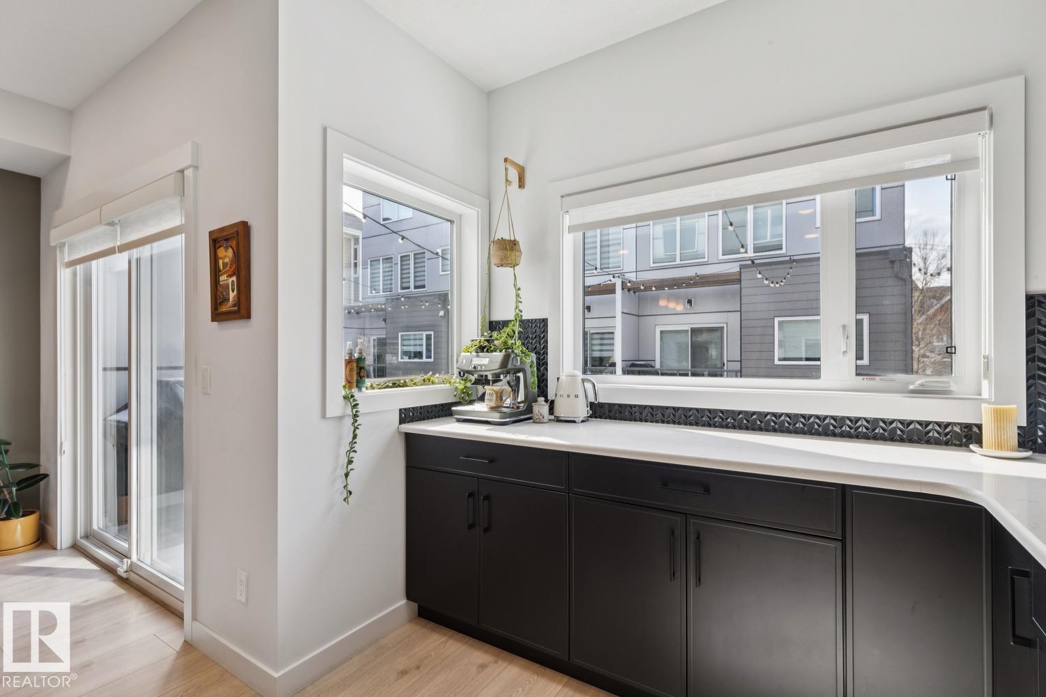 #6 9745 92 ST NW - 19