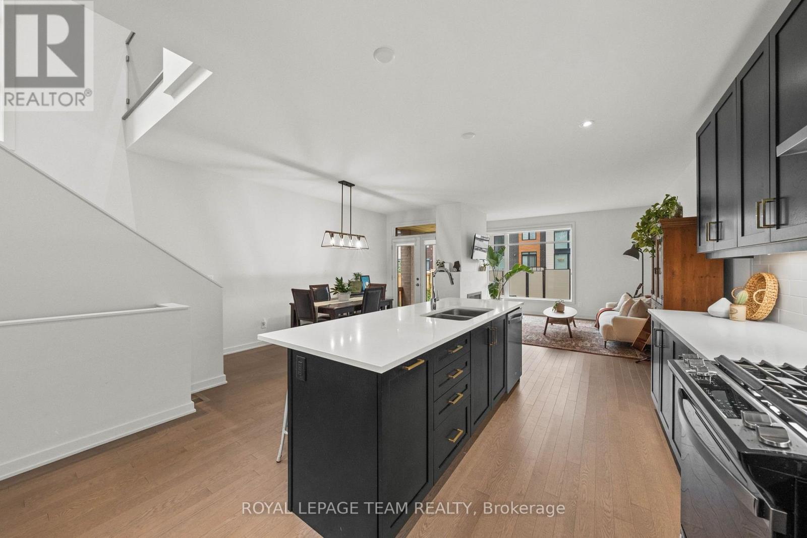 1037 EIDER STREET - 10