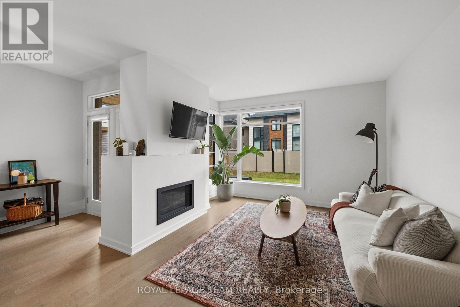 1037 EIDER STREET - 16