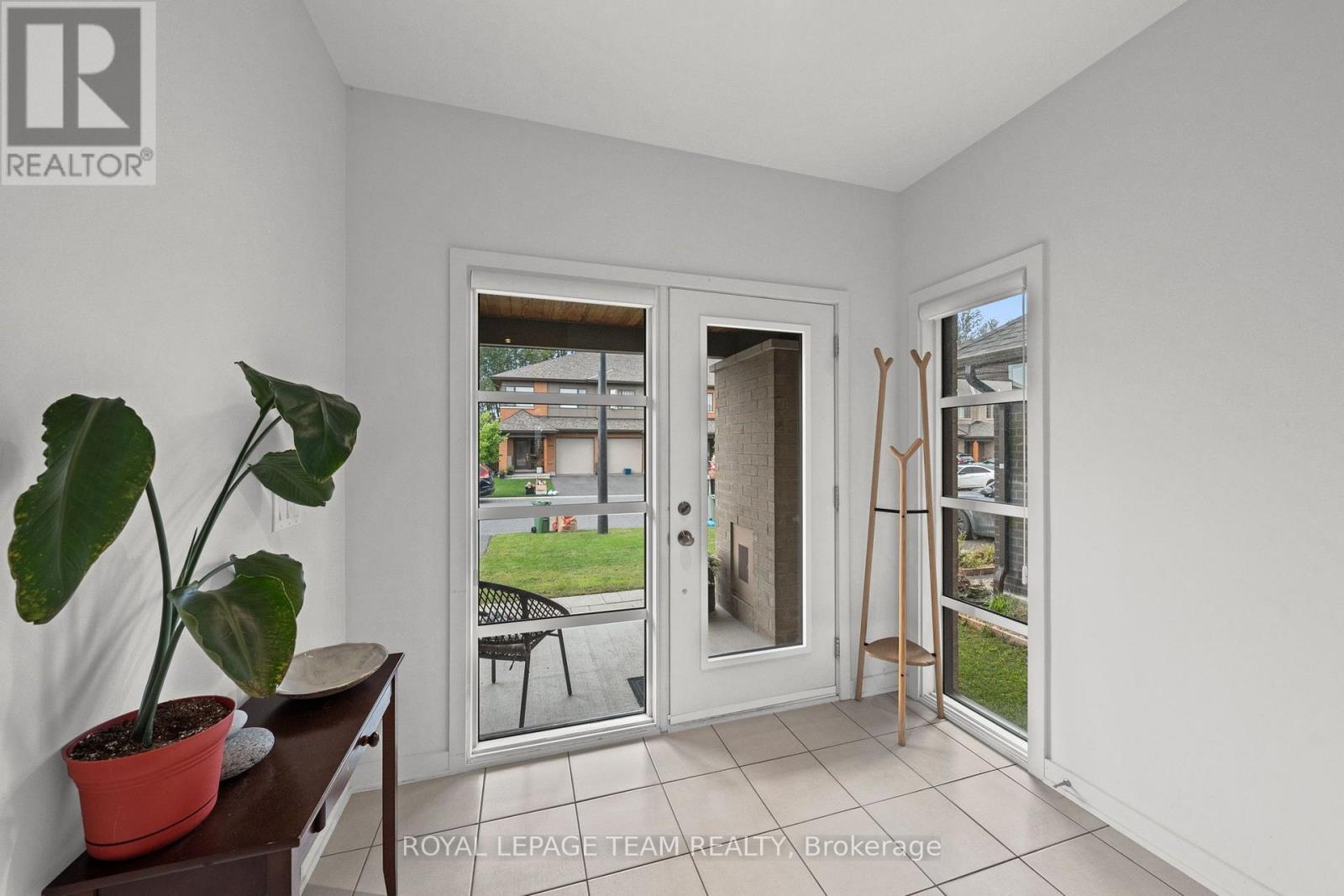 1037 EIDER STREET - 3