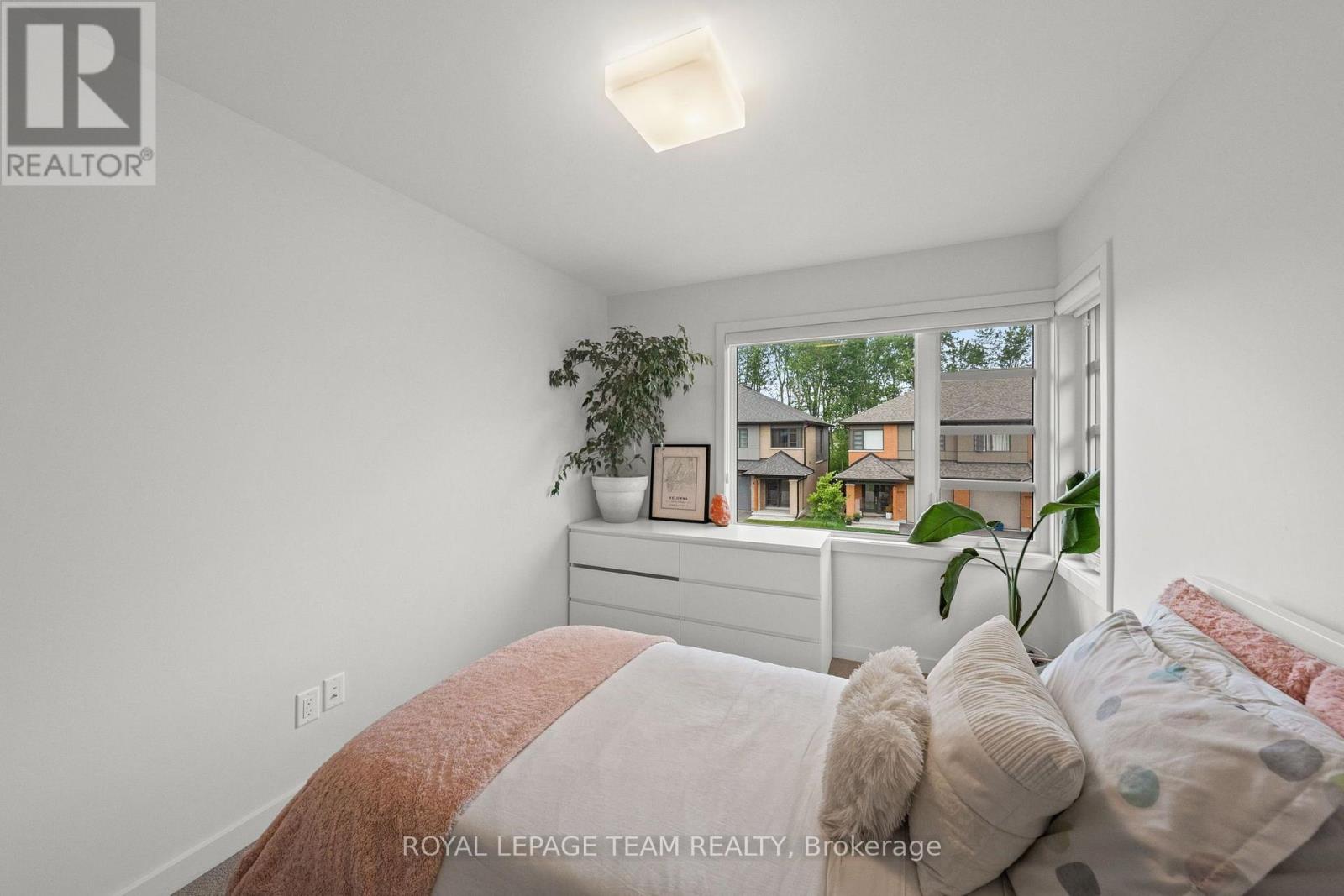 1037 EIDER STREET - 38