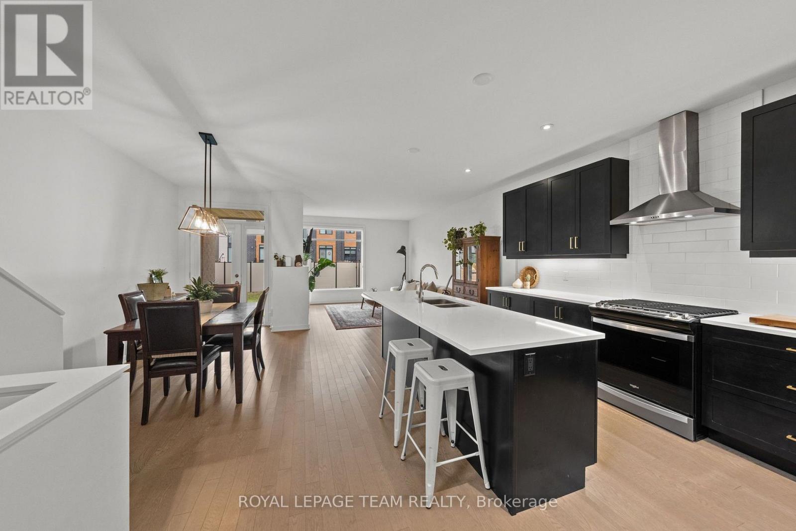 1037 EIDER STREET - 4