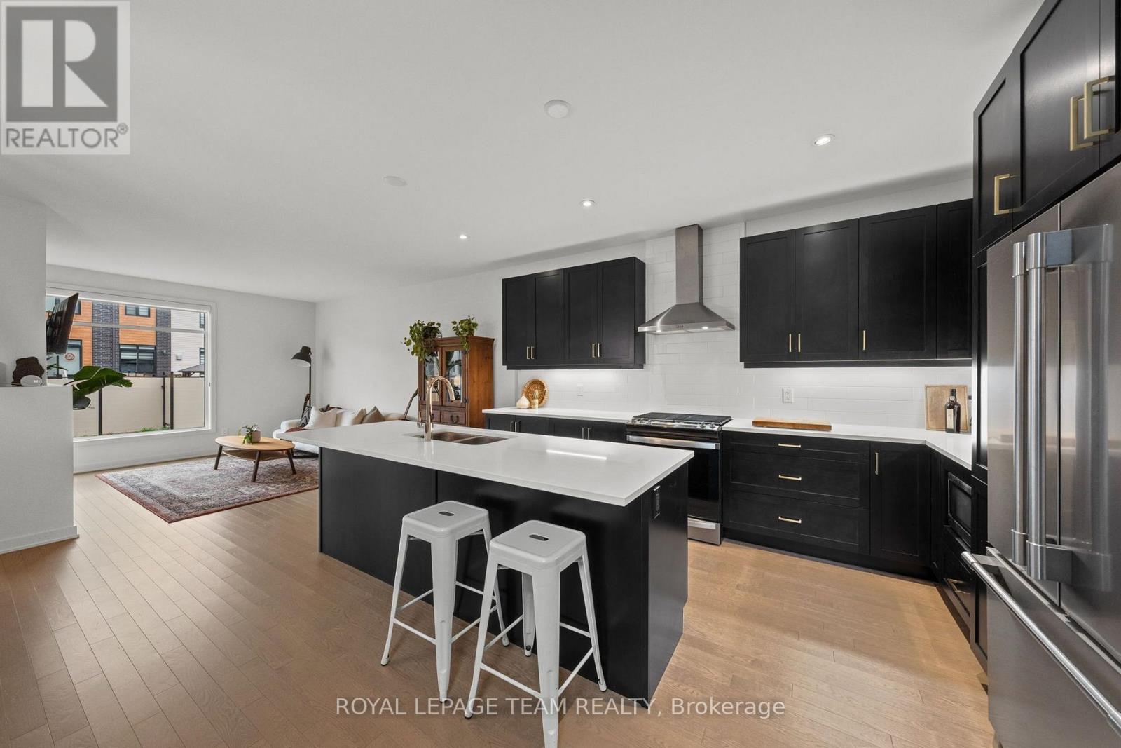 1037 EIDER STREET - 5