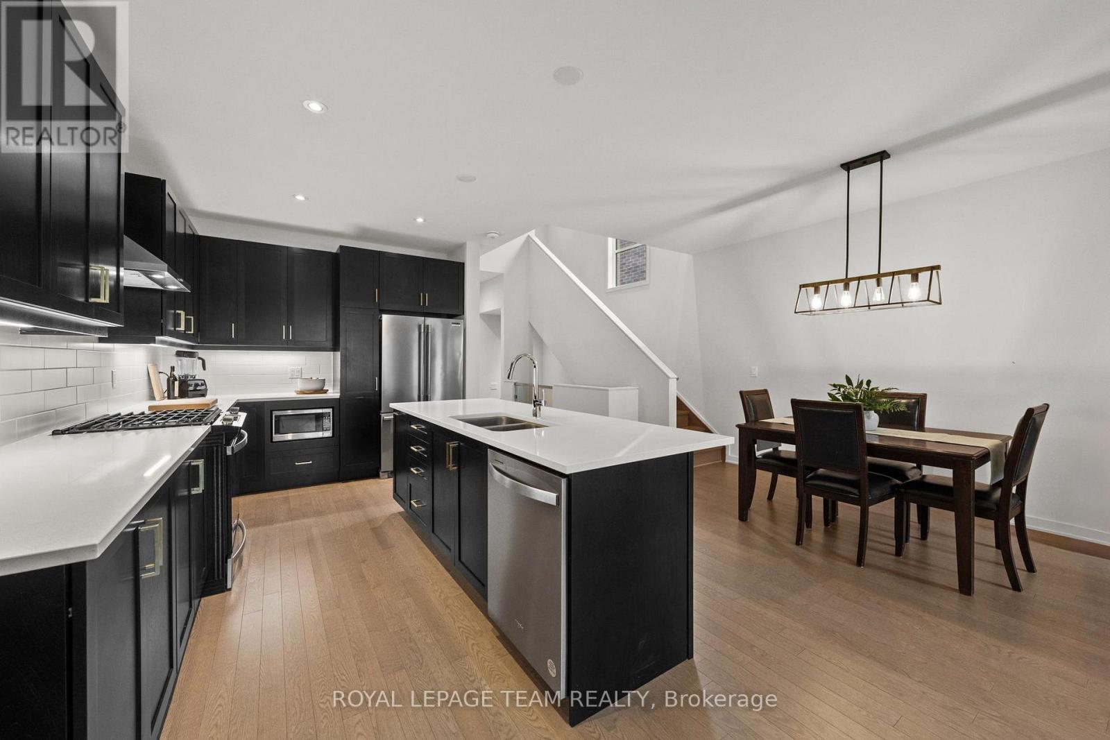 1037 EIDER STREET - 9
